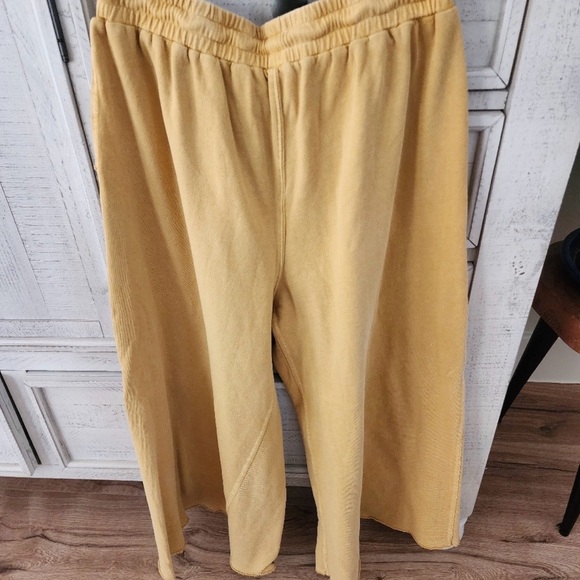 Easel Mustard Wide Leg Relaxed Fit Pants Size Medium - Picture 2 of 4
